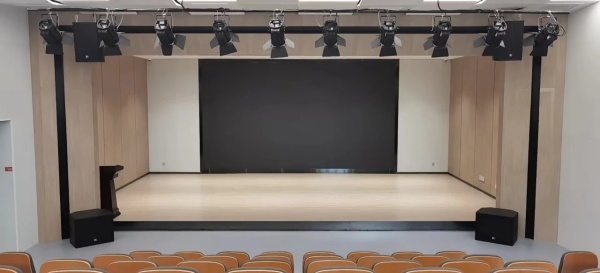 紅色廣場展廳設(shè)計(jì)賞析