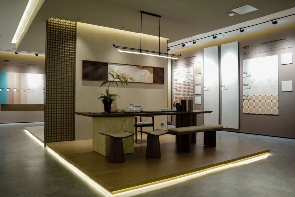 展廳煥新升級壹號瓷磚巖板總部展廳，讓高階審美以極致細節落地